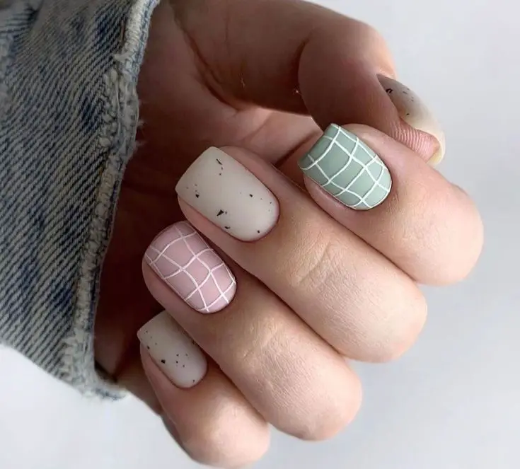 Fall Plaid Nails 2024: Trendy Manicure Ideas