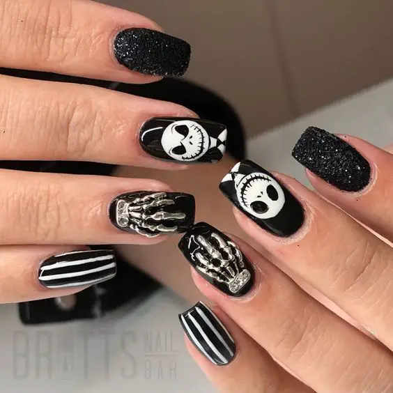 Spooky Chic: Halloween Short Nails That Steal the Show