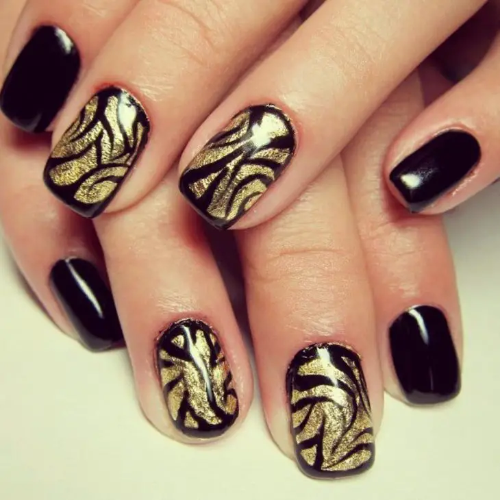 Black Fall Nails 2024: Stylish and Chic Manicure Ideas