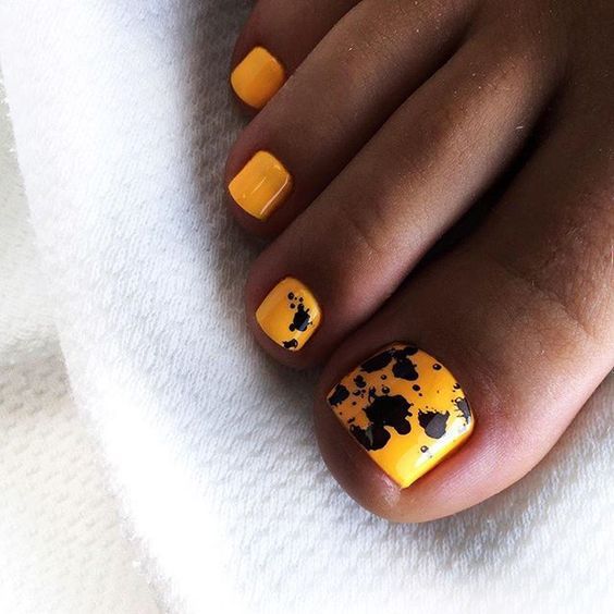 20 Stunning Fall Toe Nail Art Ideas for a Trendy 2024 Pedicure