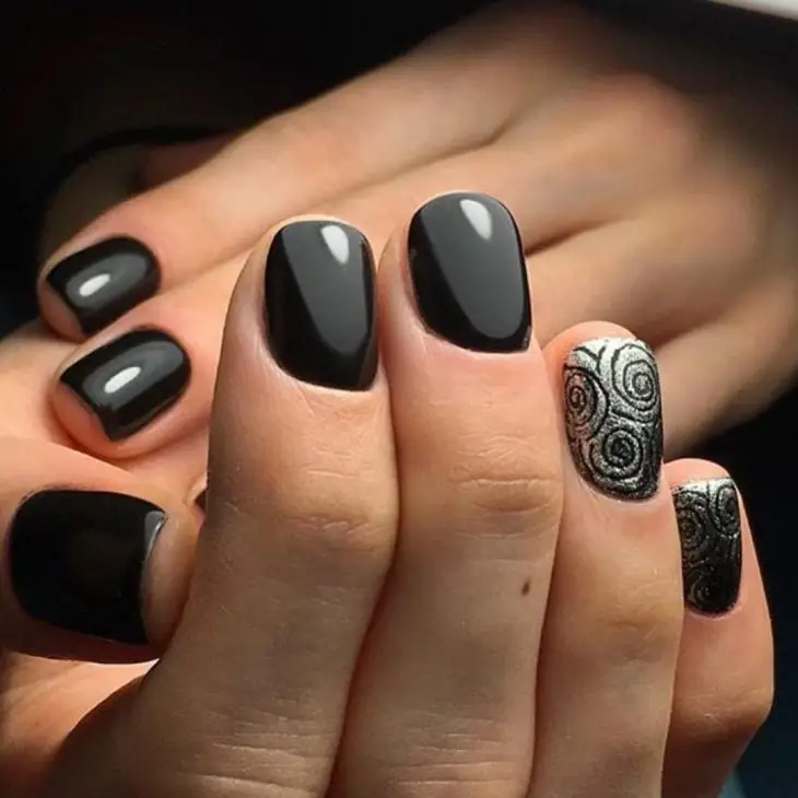 Black Fall Nails 2024: Stylish and Chic Manicure Ideas