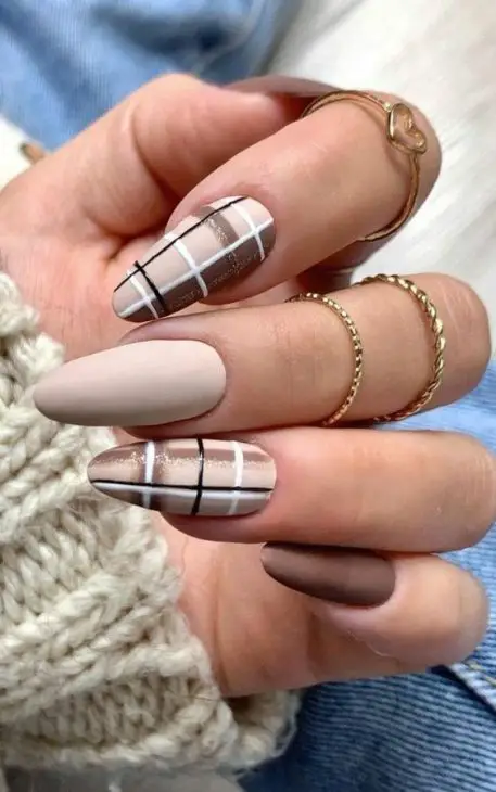 Fall Plaid Nails 2024: Trendy Manicure Ideas