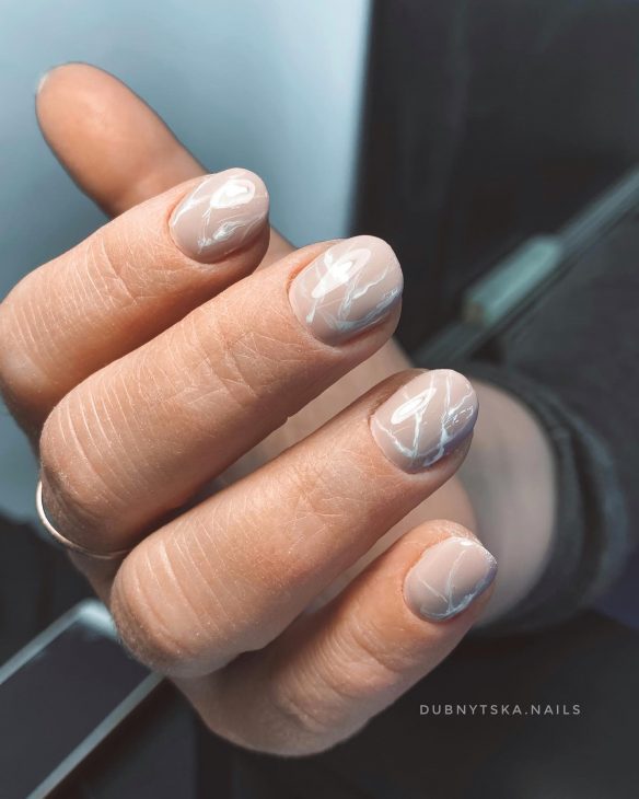 20 Trending Fall Nail Colors for 2024: Must-Try Designs and Techniques