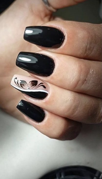 20 Stunning Black Nails Inspo Ideas for 2025: From Elegant to Edgy Styles