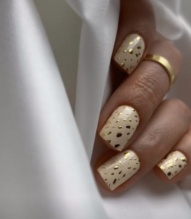 20 Stunning Shorties Nails Ideas for 2025: From Acrylics to Chic Square Designs