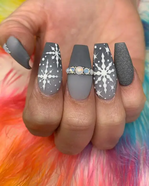 Chic Winter Acrylic Nail Designs: Sparkle and Style for the Season