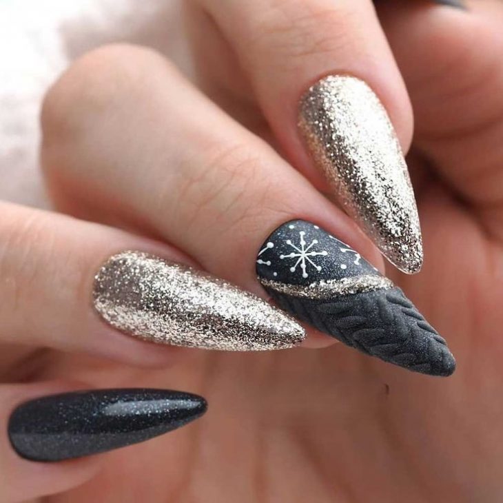 20 Trendy Xmas Nails Ideas for 2024: Perfect Designs for the Festive Season