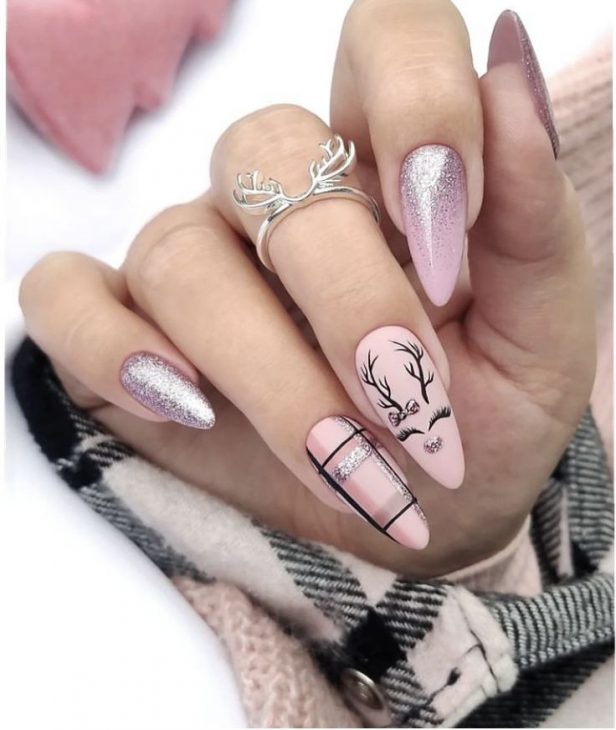 20 Trendy Xmas Nails Ideas for 2024: Perfect Designs for the Festive Season