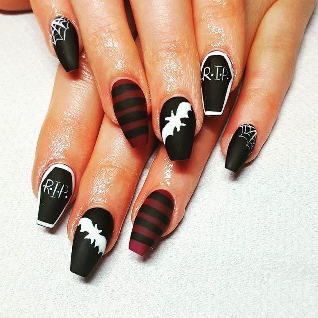 21 Spooky and Stylish Halloween Nail Ideas: From Cute Ghosts to Bold Acrylics