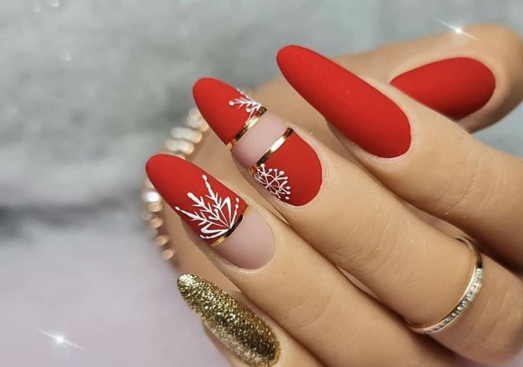 20 Trendy Xmas Nails Ideas for 2024: Perfect Designs for the Festive Season