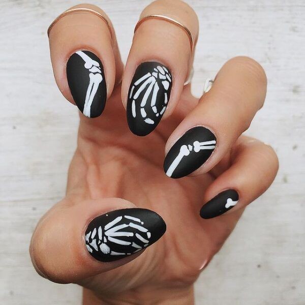 21 Spooky and Stylish Halloween Nail Ideas: From Cute Ghosts to Bold Acrylics