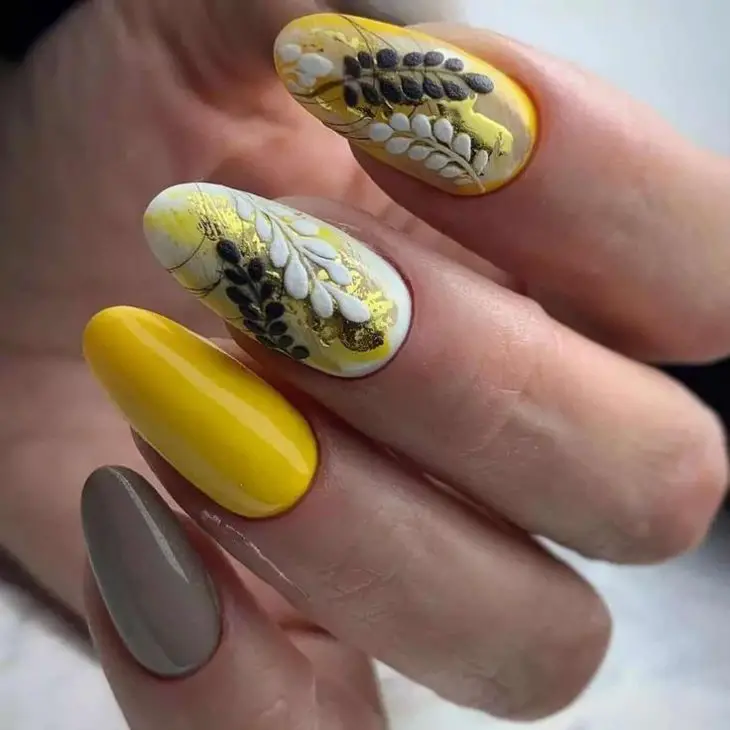 Top 20 October Nail Designs Ideas for 2024: From Fall Vibes to Halloween Glam