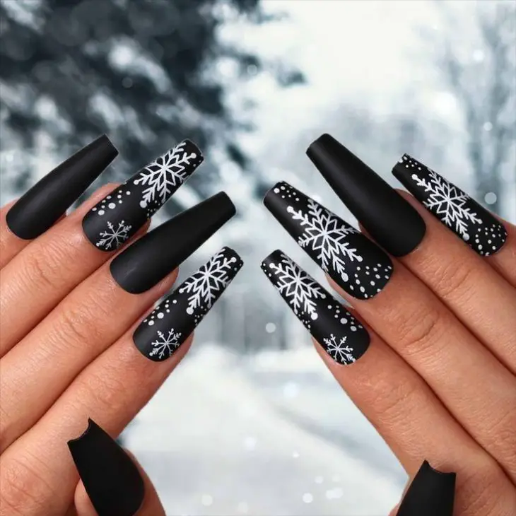 Embrace the Winter Vibes with Cute Nail Designs for 2024-2025