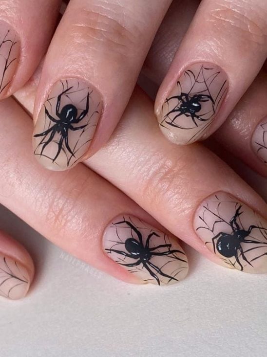 21 Spooky and Stylish Halloween Nail Ideas: From Cute Ghosts to Bold Acrylics