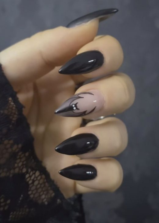 20 Spooky and Chic Halloween Nail Art Ideas: From Cute to Creepy