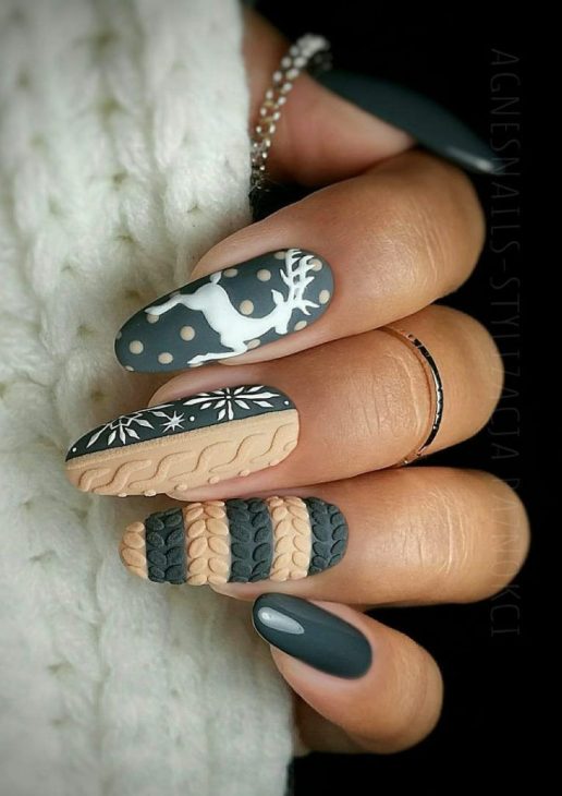 20 Trendy Xmas Nails Ideas for 2024: Perfect Designs for the Festive Season