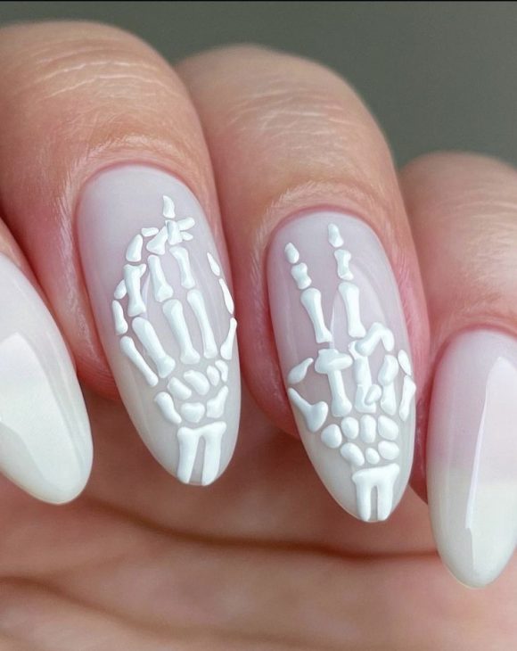 20 Spooky and Chic Halloween Nail Art Ideas: From Cute to Creepy