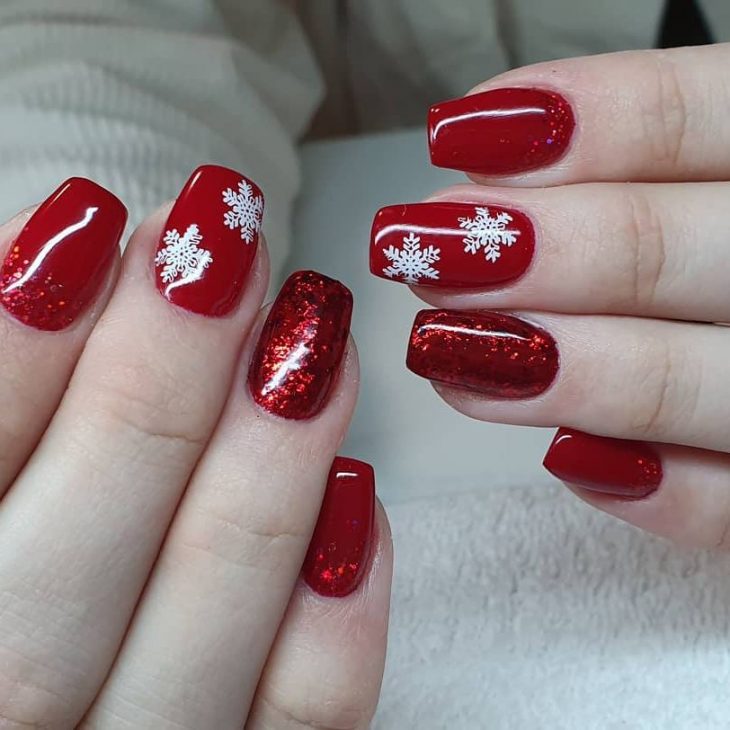 Chic Winter Acrylic Nail Designs: Sparkle and Style for the Season