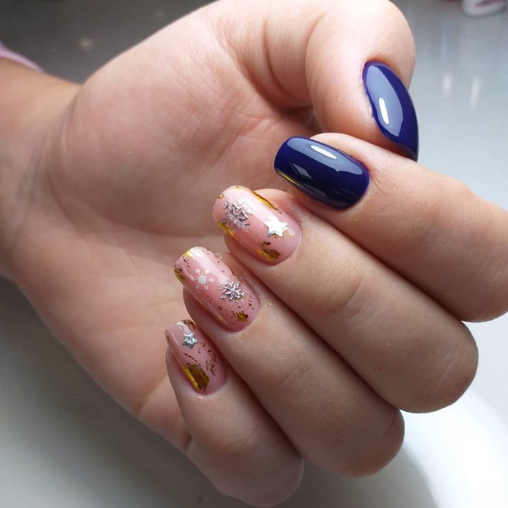 Chic Winter Acrylic Nail Designs: Sparkle and Style for the Season