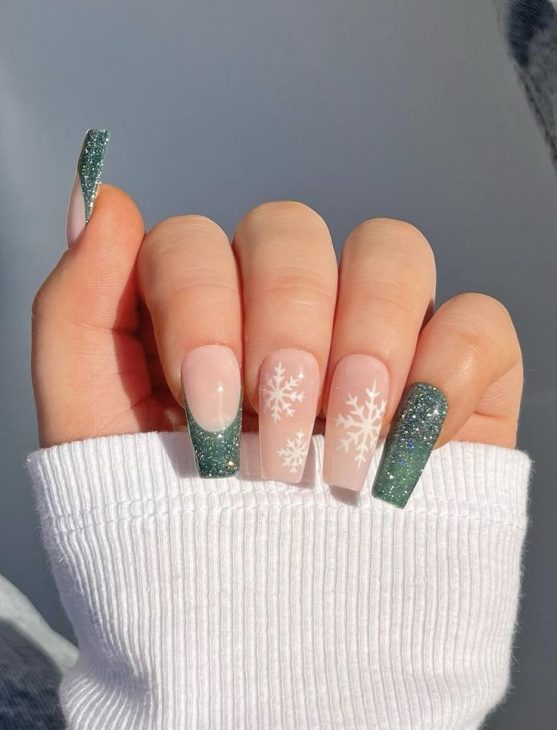 20 Trendy Xmas Nails Ideas for 2024: Perfect Designs for the Festive Season