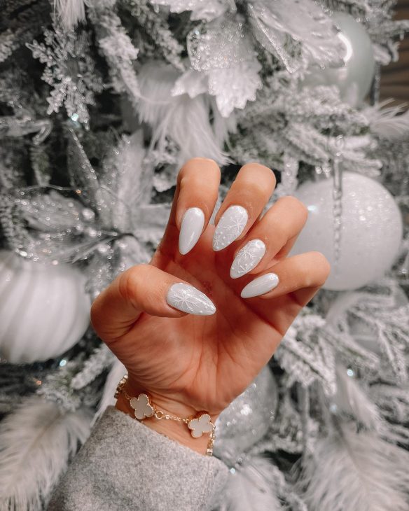 21 Winter Nail Color Ideas for 2024: Trends, Dark Designs, and Stylish Nail Art