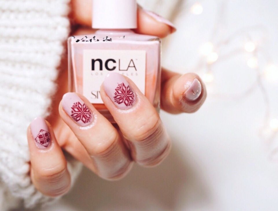 Chic Winter Acrylic Nail Designs: Sparkle and Style for the Season