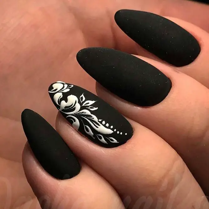 20 Stunning Black Nails Inspo Ideas for 2025: From Elegant to Edgy Styles