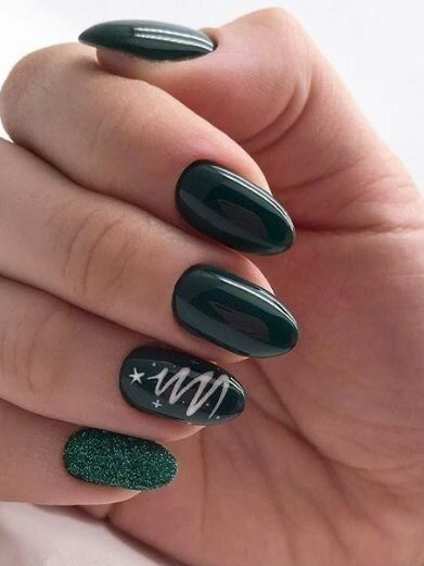 22 Simple Christmas Nail Ideas: Stylish and Classic Designs for the Holidays