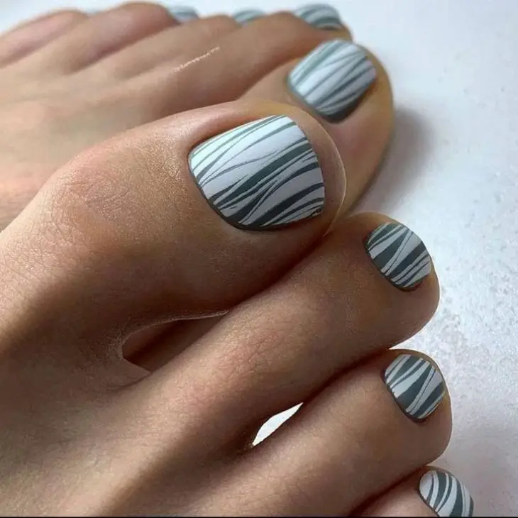 Top 20 Pedicure Ideas with Gemstones and Snake Skin Patterns