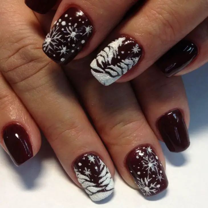 22 Simple Christmas Nail Ideas: Stylish and Classic Designs for the Holidays