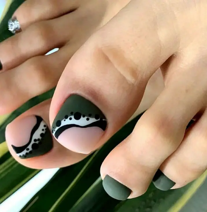 Top 20 Pedicure Ideas with Gemstones and Snake Skin Patterns