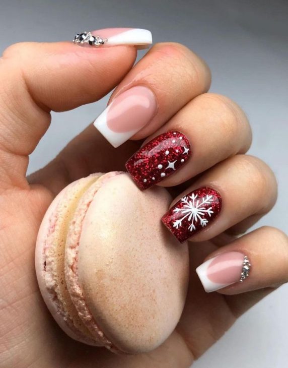 22 Christmas Nail Designs: Festive Ideas in Red, Green, White, and More for the Holiday Season