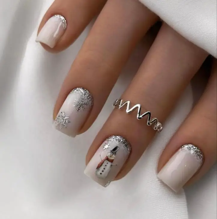 22 Simple Christmas Nail Ideas: Stylish and Classic Designs for the Holidays