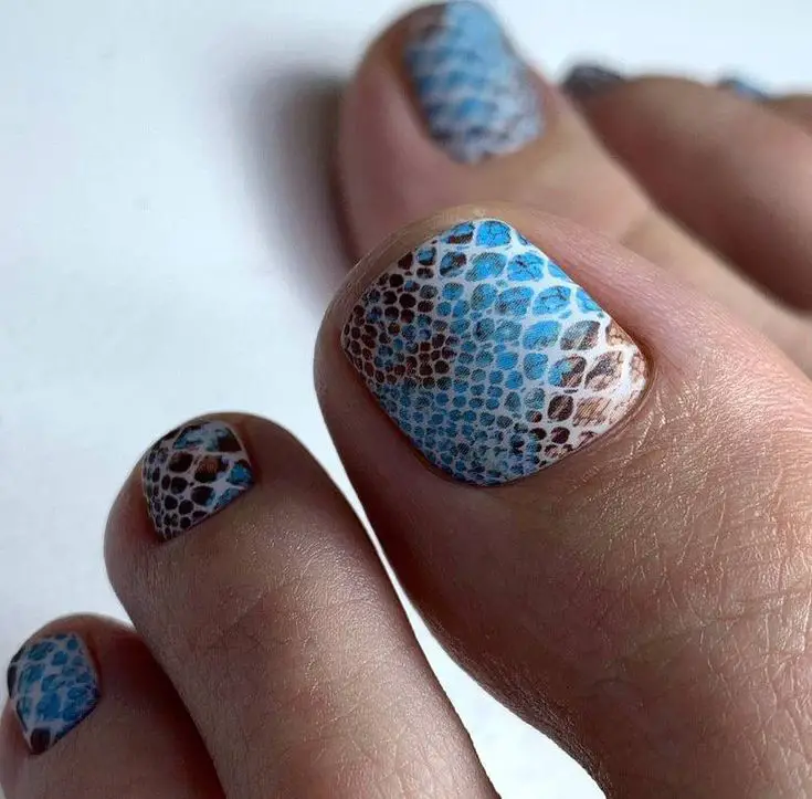 Top 20 Pedicure Ideas with Gemstones and Snake Skin Patterns