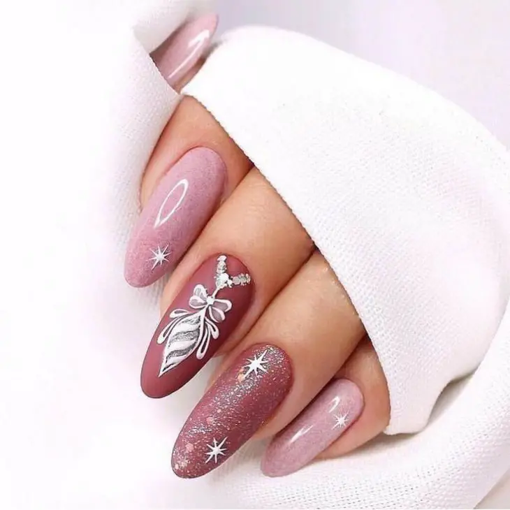 22 Christmas Nail Designs: Festive Ideas in Red, Green, White, and More for the Holiday Season