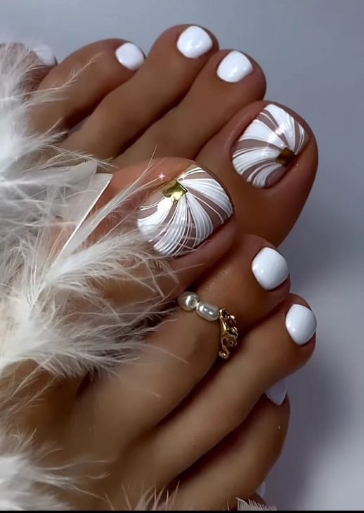 Top 20 Pedicure Ideas with Gemstones and Snake Skin Patterns