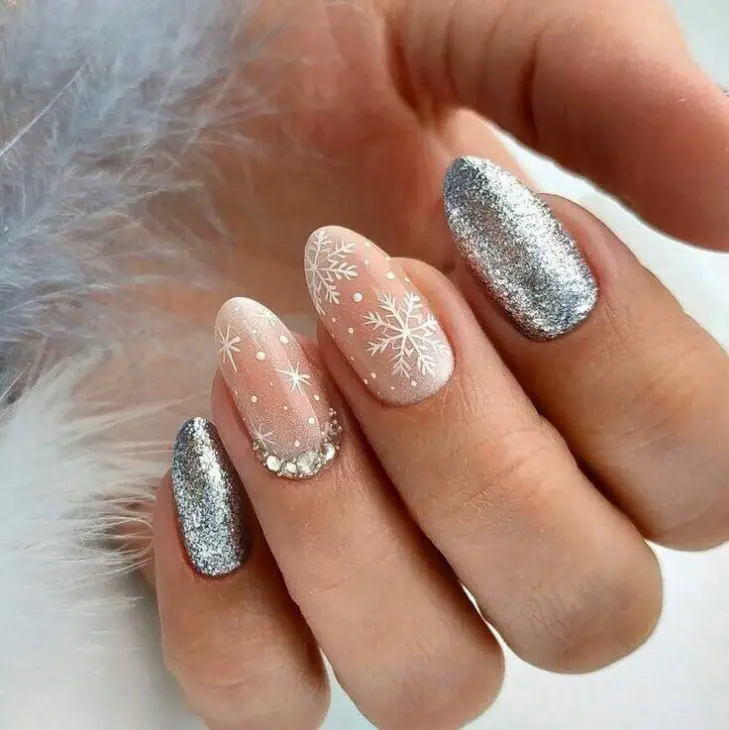 22 Christmas Nail Designs: Festive Ideas in Red, Green, White, and More for the Holiday Season