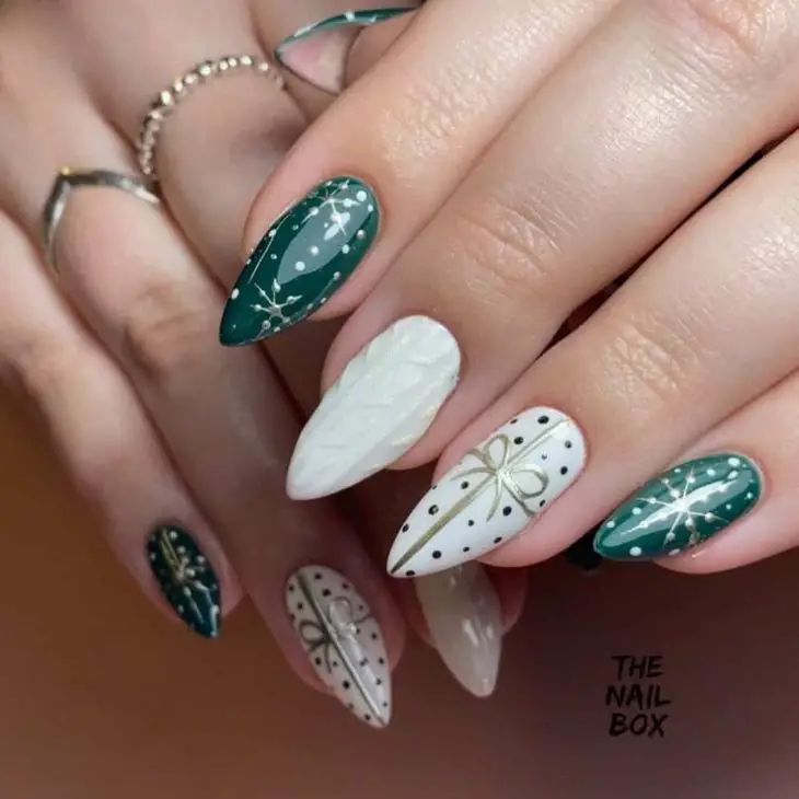 22 Simple Christmas Nail Ideas: Stylish and Classic Designs for the Holidays