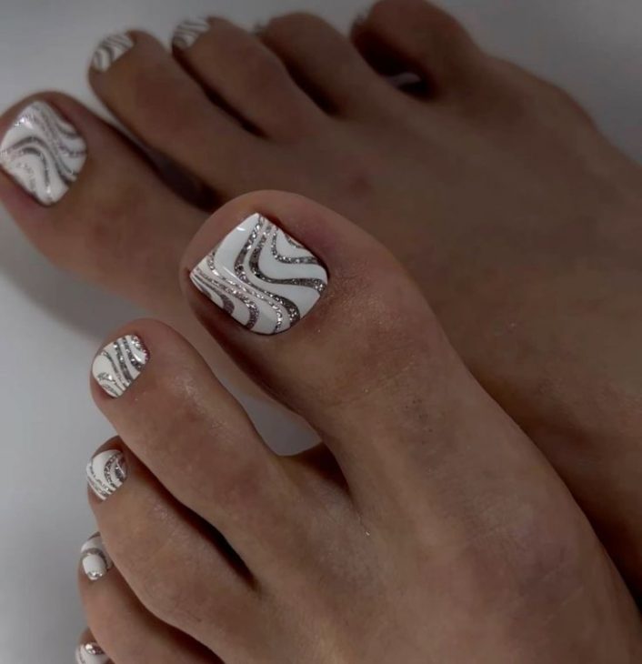 Top 20 Pedicure Ideas with Gemstones and Snake Skin Patterns