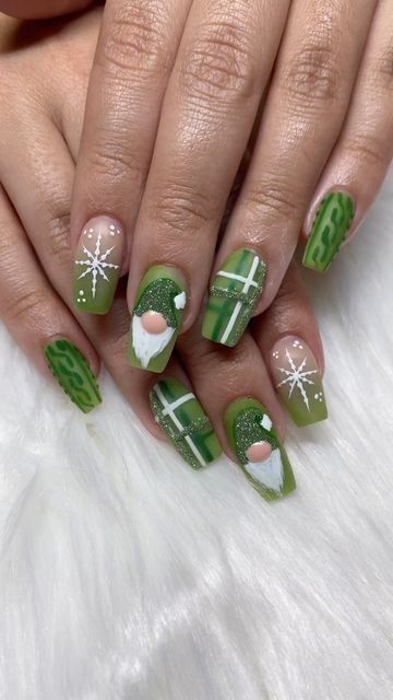 22 Christmas Nail Designs: Festive Ideas in Red, Green, White, and More for the Holiday Season