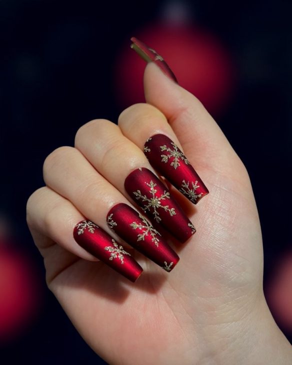 Christmas Nails Ideas: Festive Inspiration for the Holiday Season