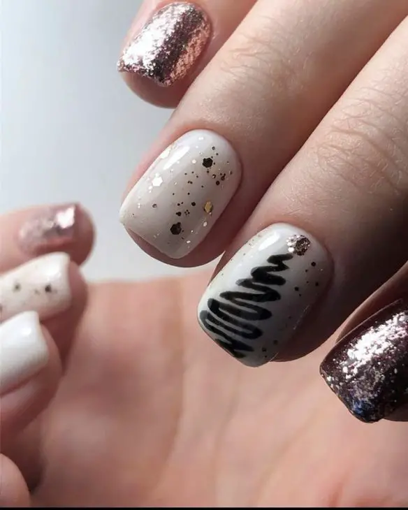 22 Simple Christmas Nail Ideas: Stylish and Classic Designs for the Holidays