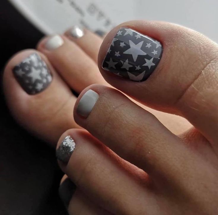 Top 20 Pedicure Ideas with Gemstones and Snake Skin Patterns