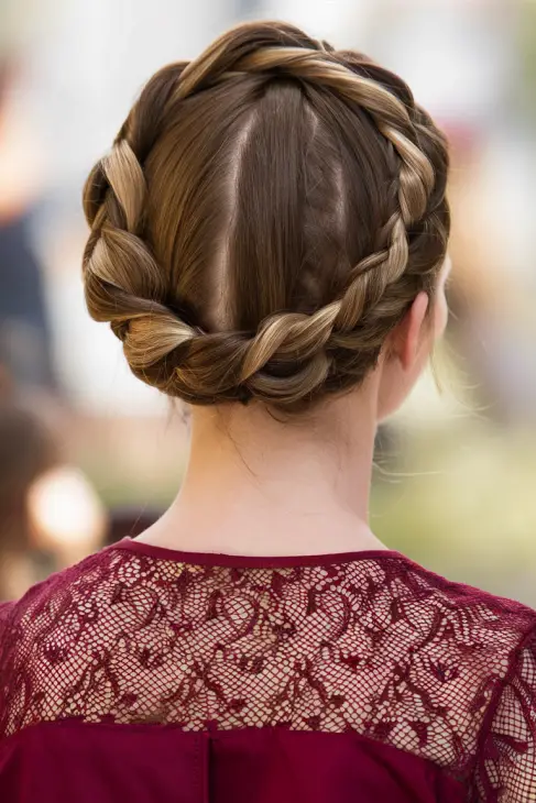 20 Cute Christmas Hairstyles for Kids, Teens, and Women to Shine This Holiday Season