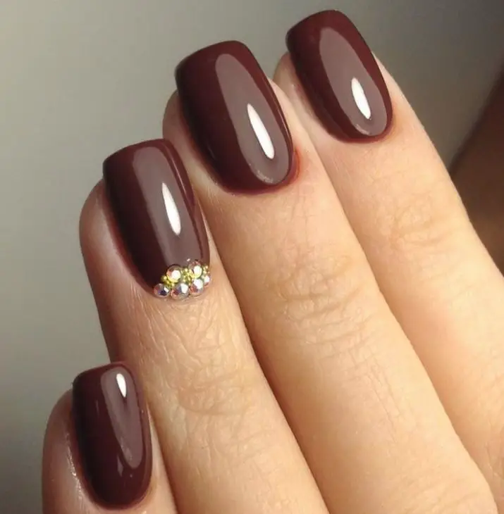 Timeless Nail Color Ideas for Women Over 40: Elegance and Sophistication for 2025