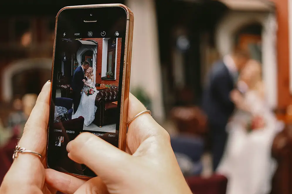 The Best Ways to Share Wedding Photos: Apps, Platforms, and Expert Tips