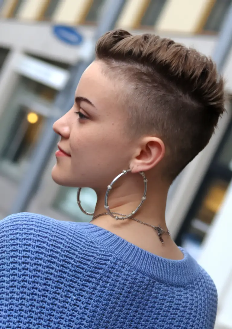 The Bold Elegance of a Buzz Cut for Women