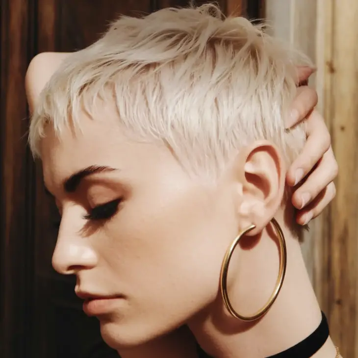 The Bold Elegance of a Buzz Cut for Women