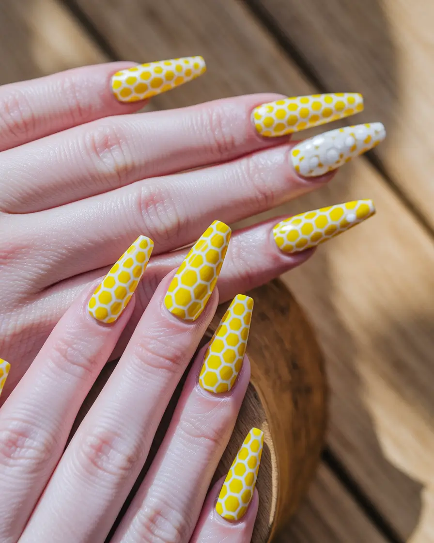 summer round nails ideas Golden Honeycomb Glamour