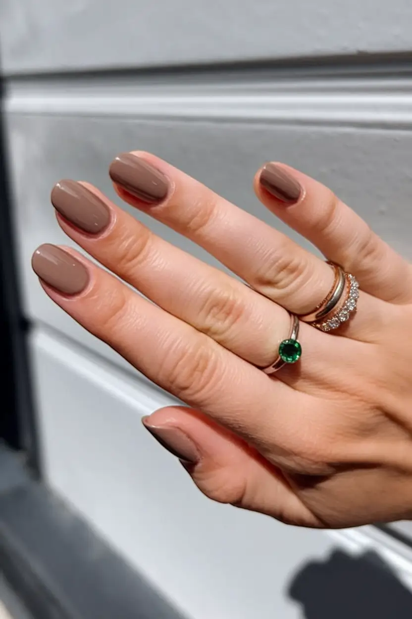 august nails color ideas Cool Cocoa Cream